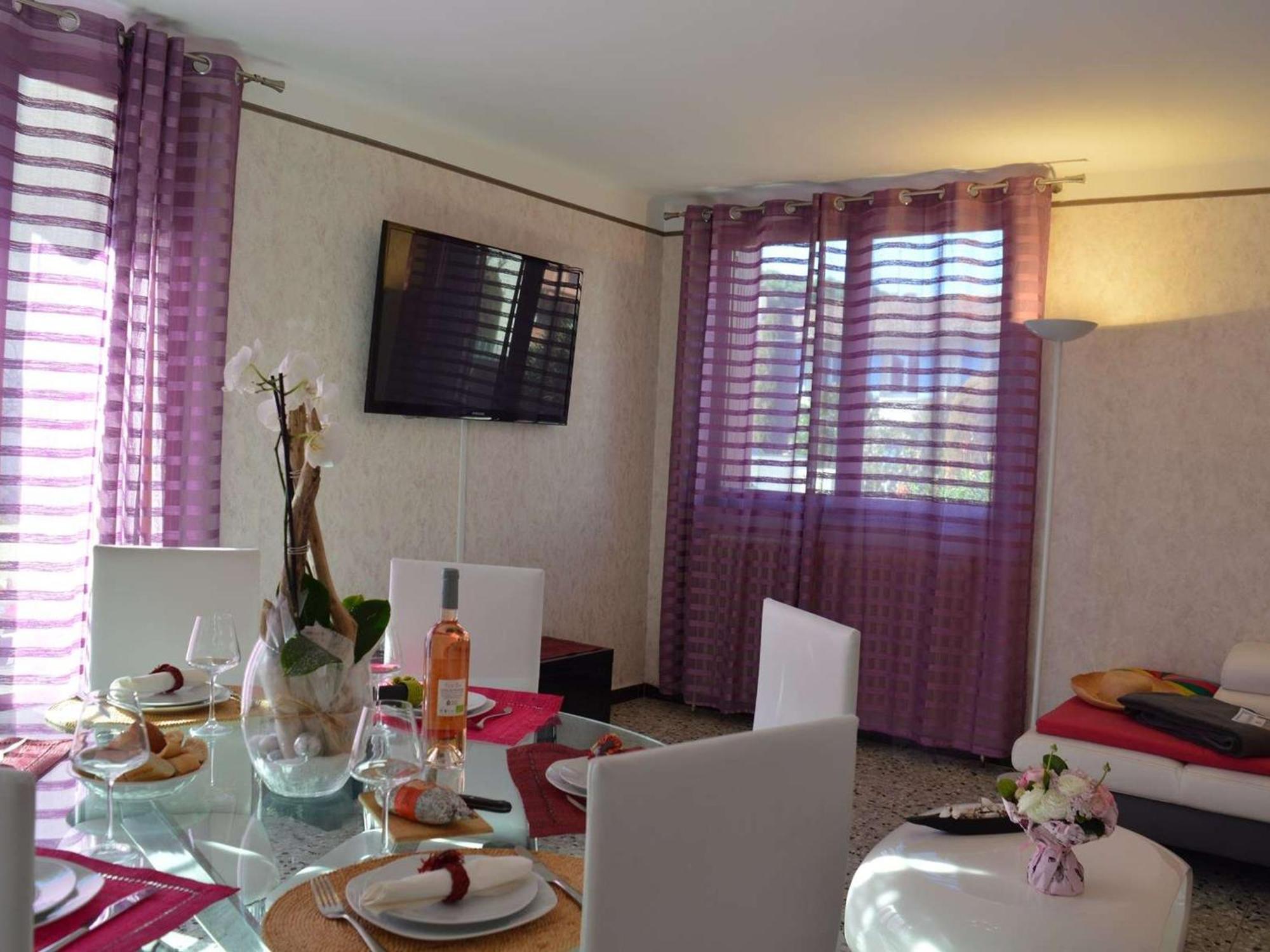 Maison 4 Pieces Avec Terrasse, Climatisation Et Parking - Proche A - Fr-1-226a-48 Vakantiehuis