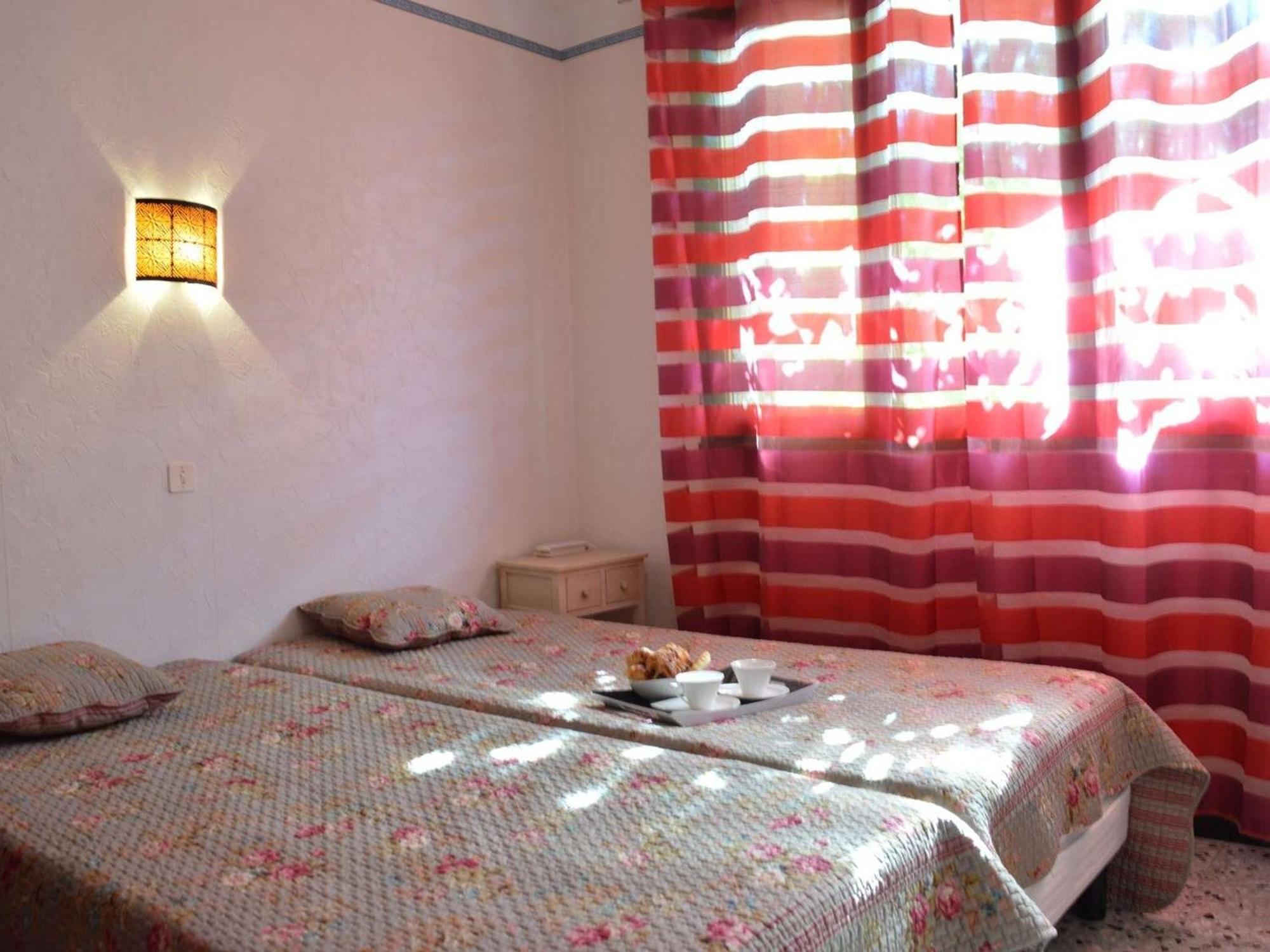 Maison 4 Pieces Avec Terrasse, Climatisation Et Parking - Proche A - Fr-1-226a-48 Fréjus