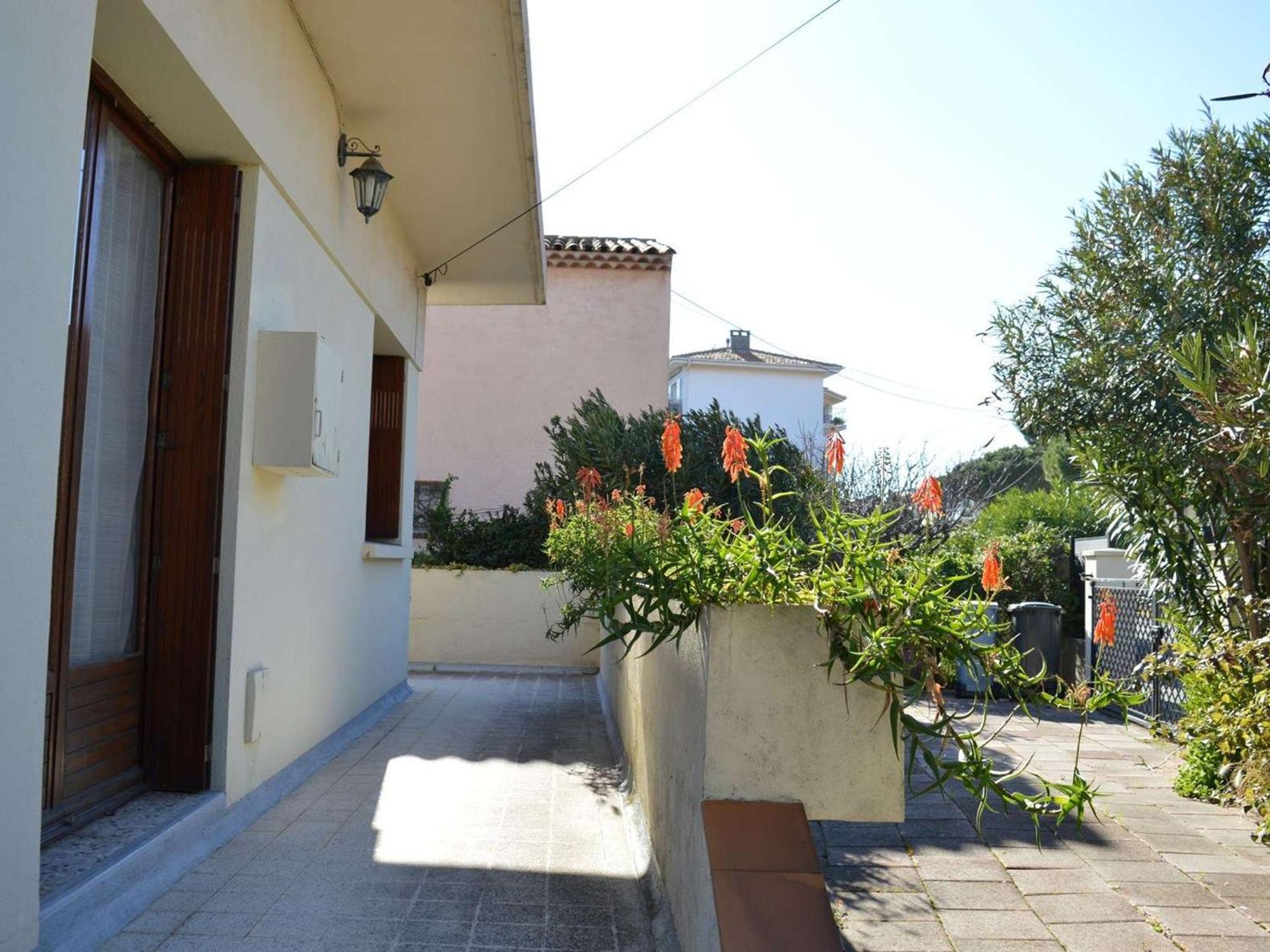 Holiday home Maison 4 Pieces Avec Terrasse, Climatisation Et Parking - Proche A - Fr-1-226a-48