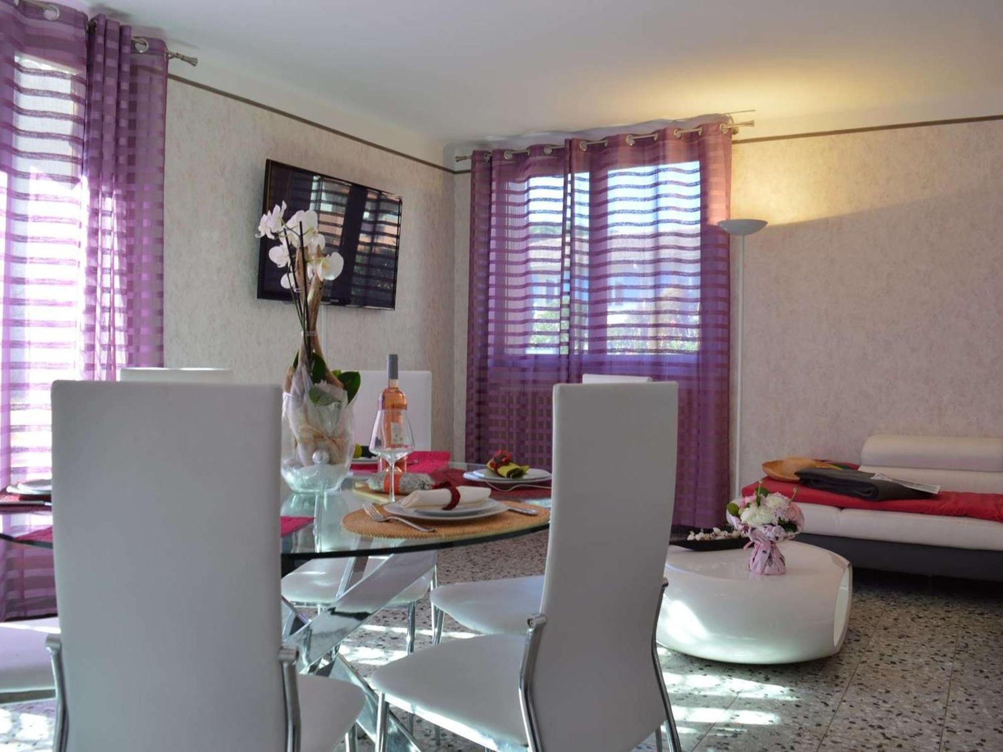 Maison 4 Pieces Avec Terrasse, Climatisation Et Parking - Proche A - Fr-1-226a-48 Holiday home